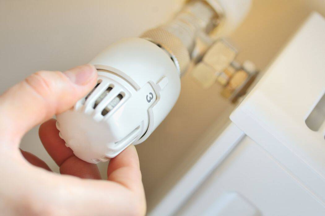 Jak ogrzać dom bez marnowania energii? Zainwestuj w inteligentne głowice termostatyczne