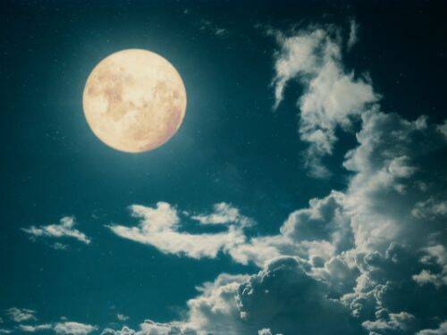 Pełnia Księżyca i jej związek ze snem