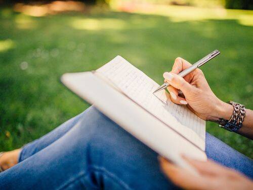 Jak poprawić swoje umiejętności pisania: Porady, jak stać się lepszym pisarzem
