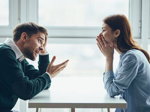 Jak mówić o swoich uczuciach: Najprostsze sposoby komunikowania tego, co naprawdę czujesz