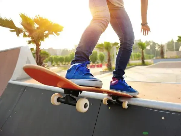 Bezpieczeństwo w skateboardingu: Jak chronić się przed urazami?